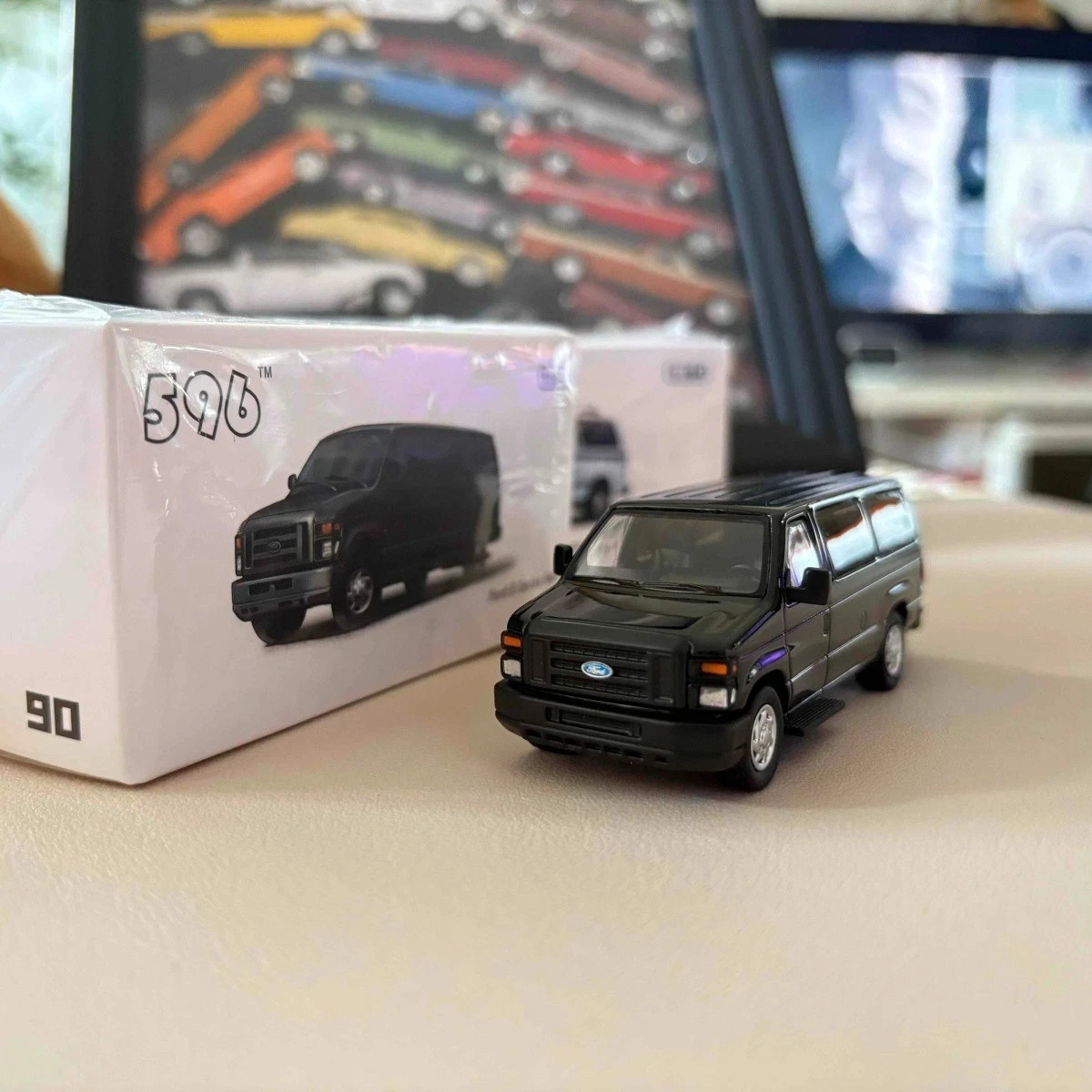 596 model 1:64 ford e350 black van truck model diecast car limited edition