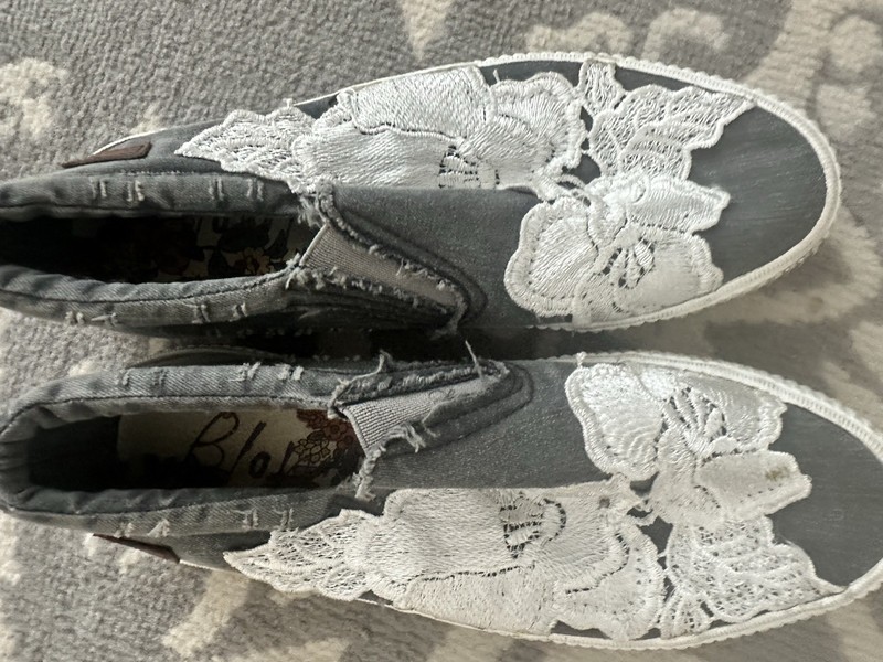 Blowfish Grey  Slip-On Shoes with White Floral Design, size 9