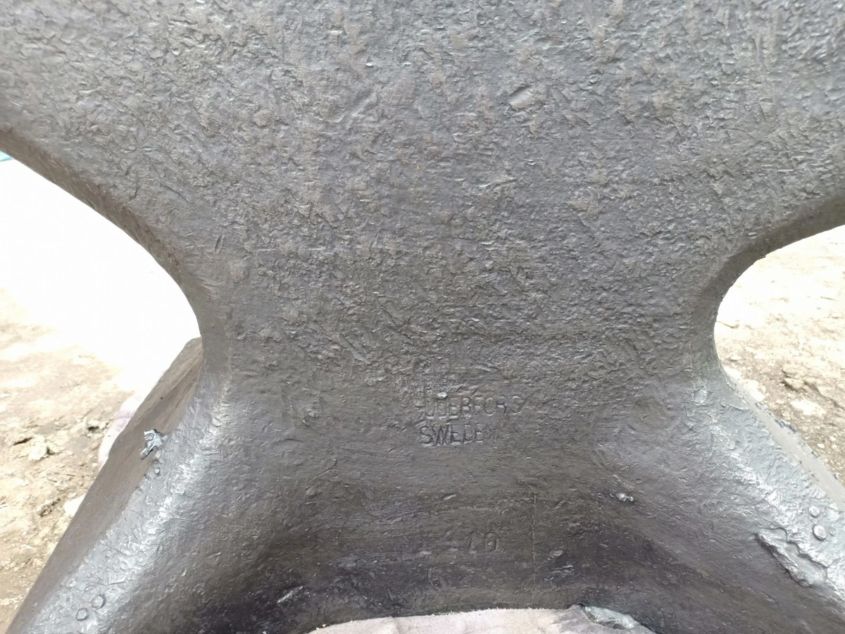 Vintage Soderfors anvil 197 kg