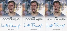 LE New 2023 Doctor Who cartolina autografa di Will Thorp come Toby Zed Full Bleed BBB