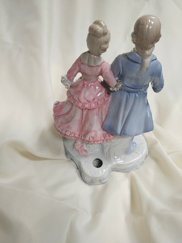 Porcelain Victorian Man & Woman Couple Romance Figurine Statue - Picture 2 of 4