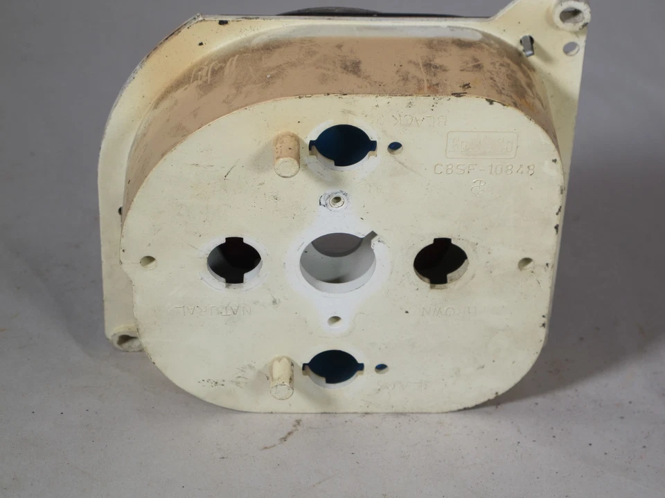 Блок управления вентиляционными отверстиями стеклоочистителя приборной панели Lincoln Mark III 68 69 70 71 - Изображение 3 из 4