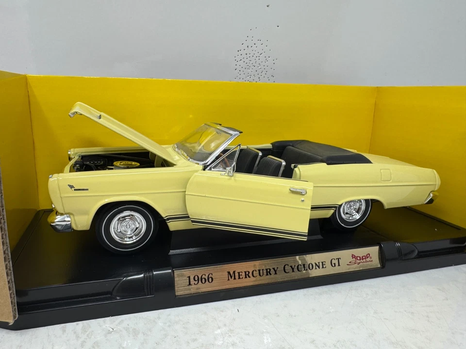 Mercury Cyclone GT convertible 1:18 diecast Yat Ming Road Signature 1966 Foto 3 de 4