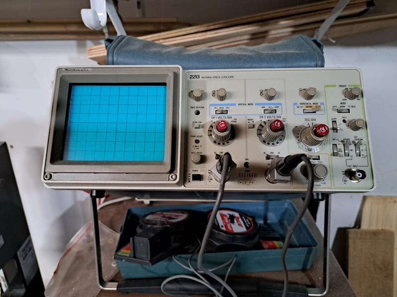 Tektronix 2213A 60MHz Oscilloscope w/ Probes Manual Carry Case Tested Works