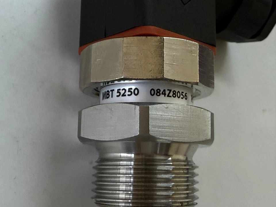 Danfoss Temperature sensor MBT5250 084Z8056 - Image 2 of 4