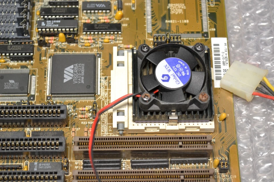 New old stock VIA FIC 486-GVT-2 Socket 3 motherboard with intel 486 CPU - Image 4 of 4