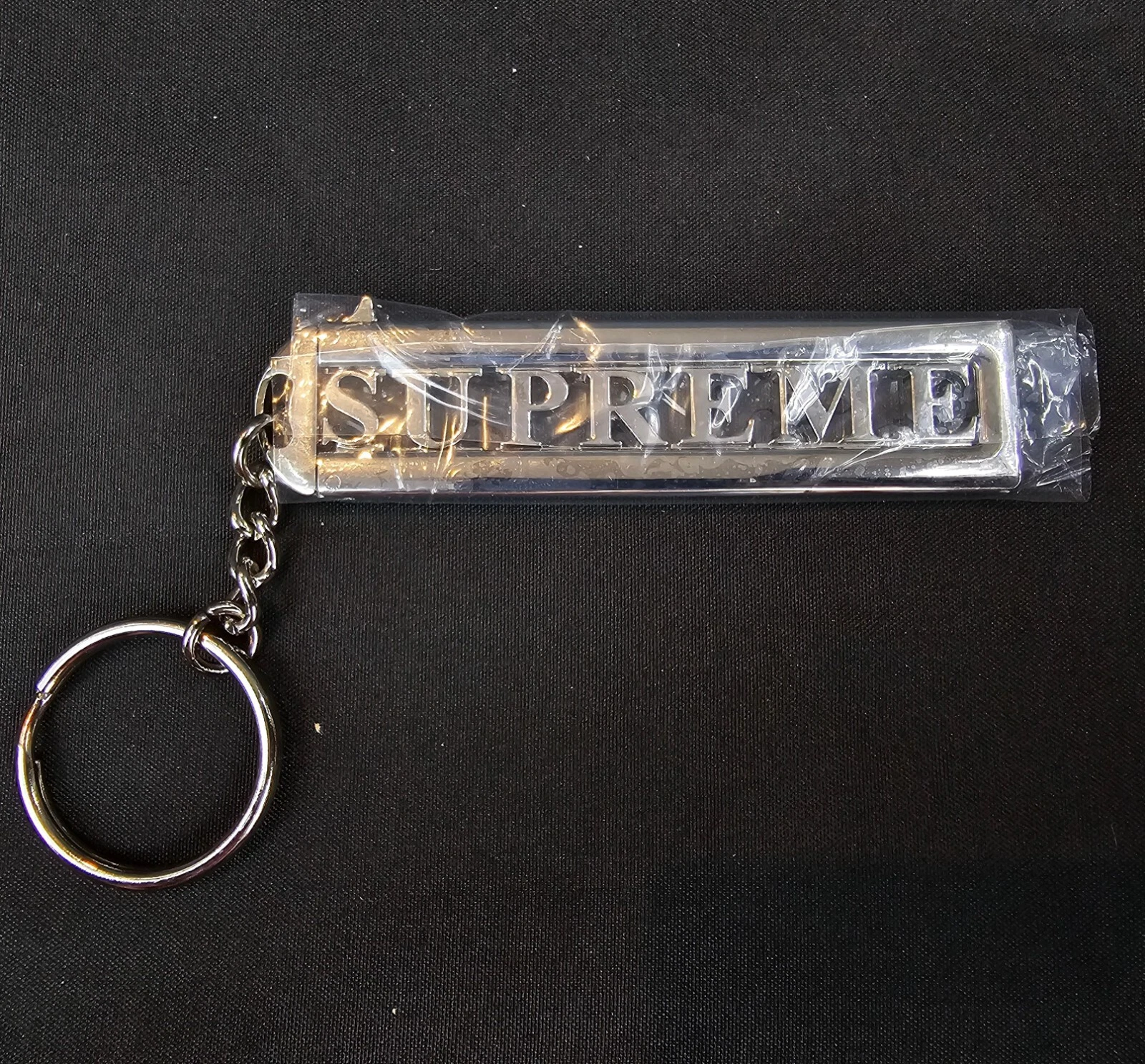 Porte clés Supreme Slide Argent FW22 Lettres Amovibles NEUF