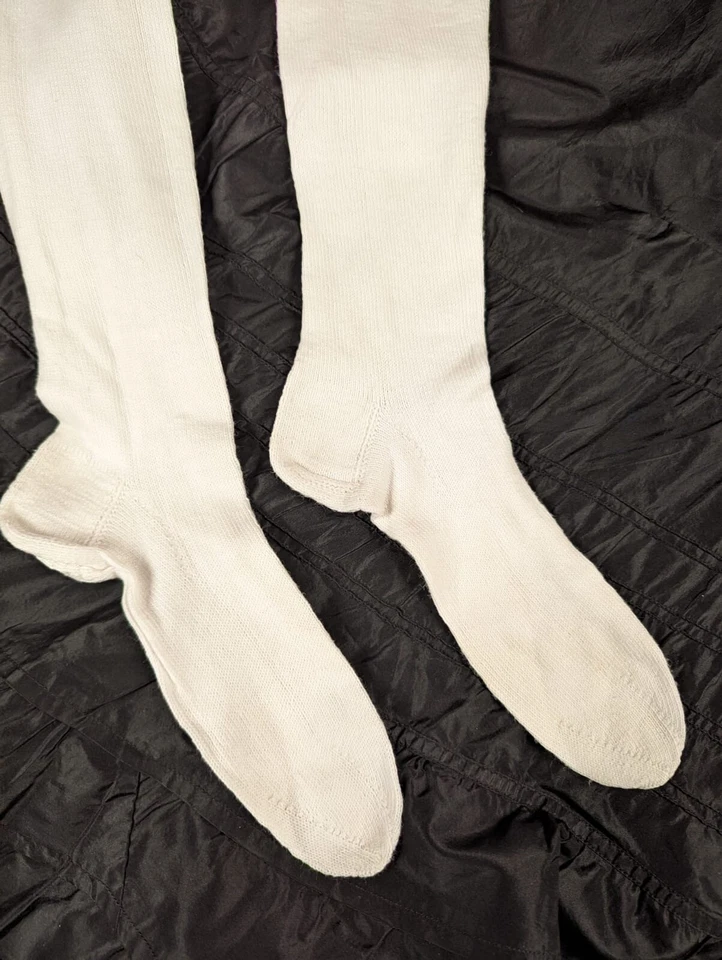 INUSUAL MEDIAS DE ALGODÓN BLANCO DE PRINCIPIOS DEL SIGLO XIX CON INICIALES + PARTE SUPERIOR DE ENCAJE ABIERTO Foto 3 de 4