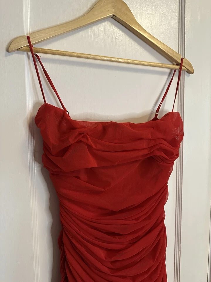 Mini Vestido de San Valentín HOUSE OF CB Ella Rojo Malla Reunida Talla Grande Foto 3 de 4