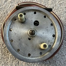 VINTAGE JW YOUNGS MADE 3 3/4” PERFECTION FLICK-EM' CENTERPIN REEL + CASE.