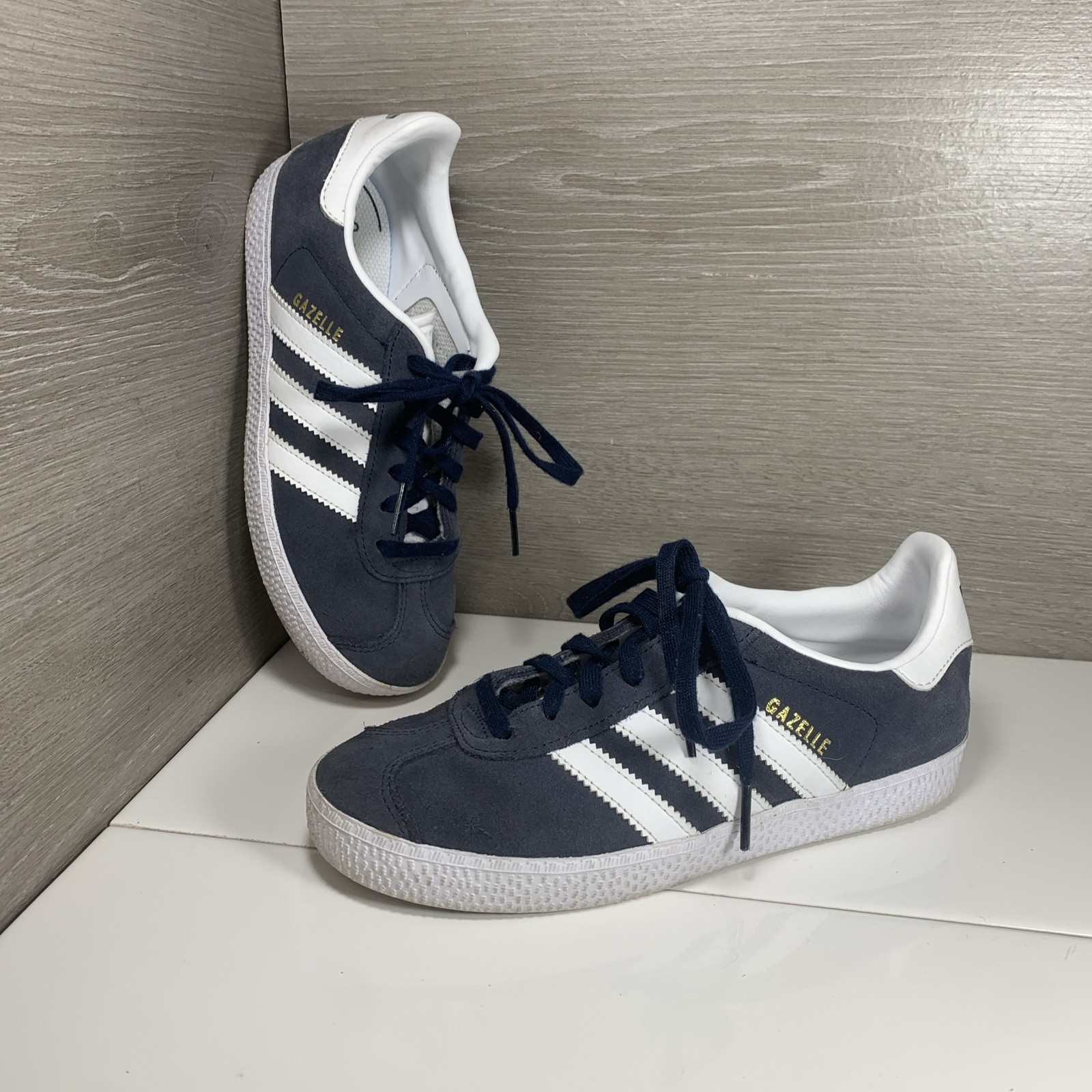 Adidas Gazelle Kids US 2.5 Shoes Blue White Suede Lace Up Athletic Sneakers Adidas Gazelle Kids US 2.5 Shoes Blue White Suede Lace Up Athletic Sneakers