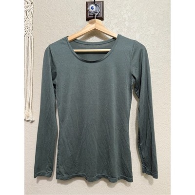 Uniqlo women sz S heat tech super light weight Scoop Neck Long Sleeve Tee Green