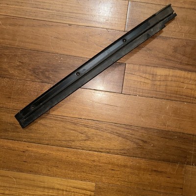  94-01  OEM Acura Integra Window Track Front Glass Guide Right 2DR *R-07