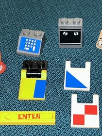 LEGO SpongeBob Krusty Krab Retired 3825 Replacement Parts Minifigure Sticker