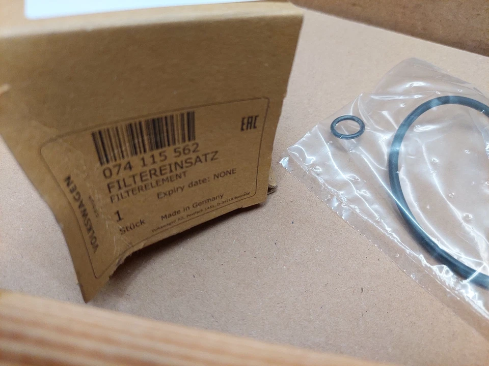 VW AUDI Oil  Filter 1.9 2.0 TDI Diesel SEAT SKODA 074115562 Genuine NEW OEM - Image 3 of 4