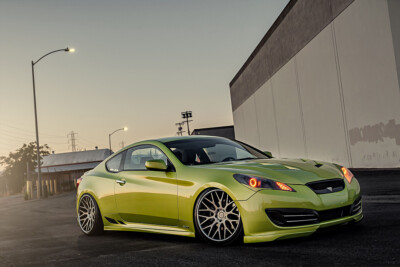 Green Hyundai Two Doors Sporting Car Wall Decor Print - POSTER 20x30