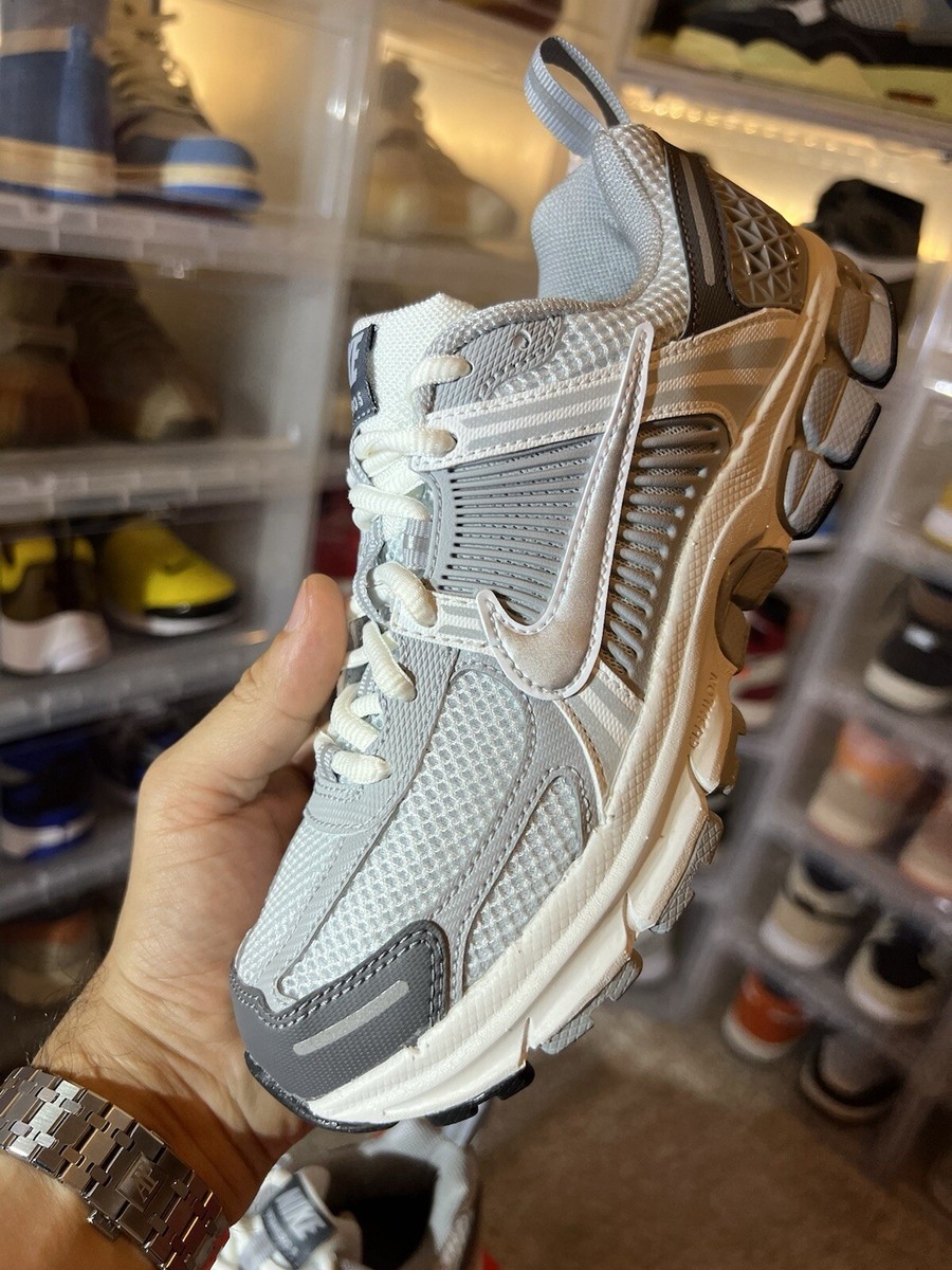 Size 4Y-Nike Vomero 5 GS Pure 'Platinum Metallic Silver' HF6998