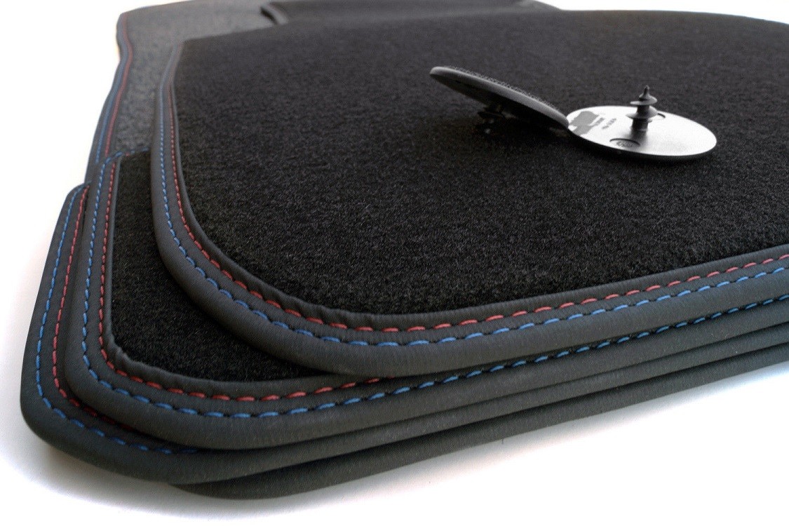 Tapis de sol BMW Série 1 E81 moquette velours 750g m² sur mesure noir
