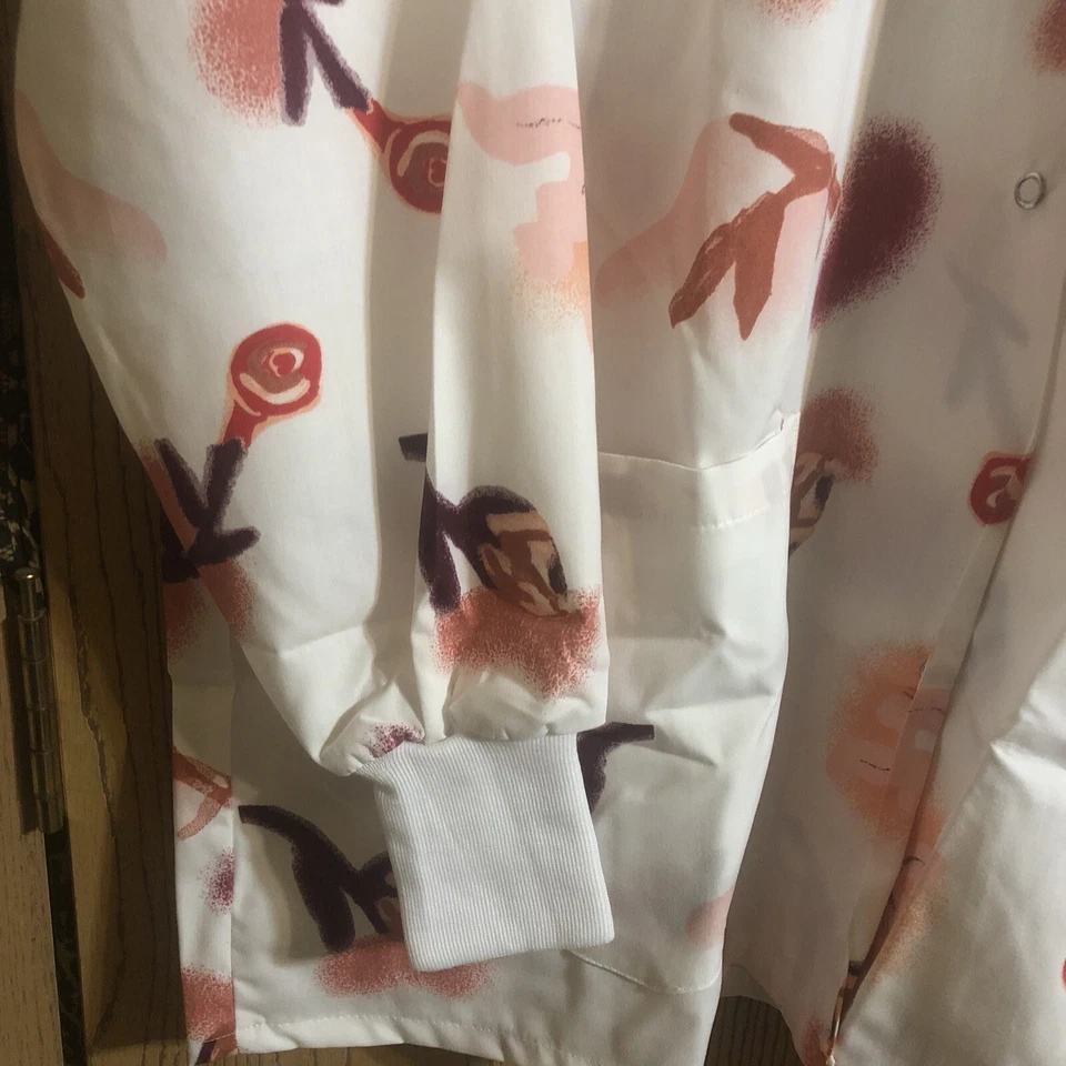 MEDICAL APPAREL BY EWC LARGE ROSE DESIGN SCRUB TOP NEW - Image 3 of 4