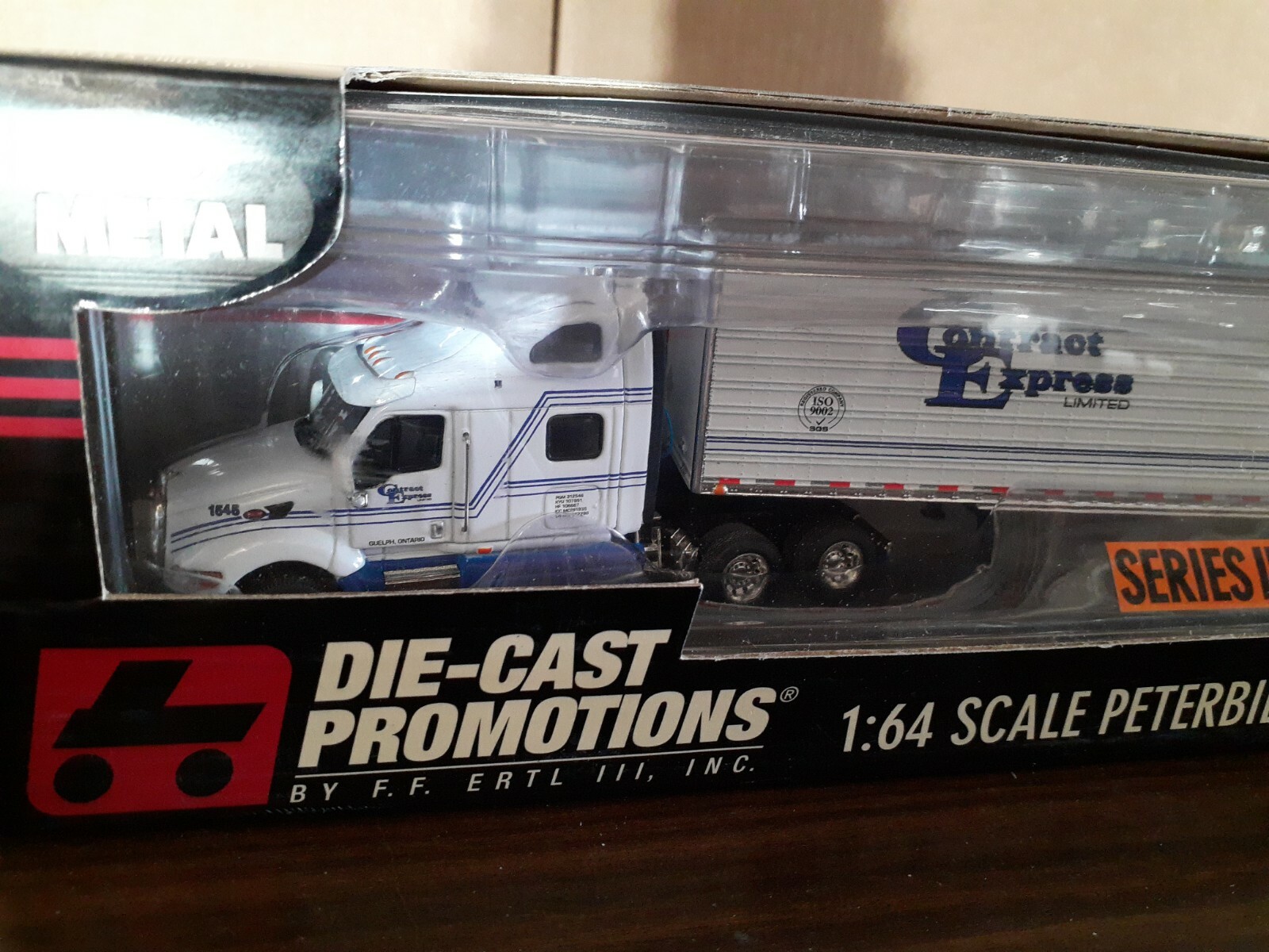 DCP 30104 Contract Express Pete 387 Van Trailer 1/64 thumbnail 2