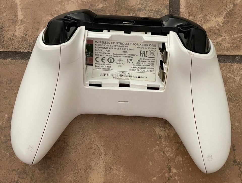 Microsoft Xbox One, Wireless Controller for Series X & S White Used