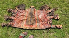 Afrikanisches Leder-Ritualgewand mit Sandalen &ndash; Ethnologische Sammlung, 1970er