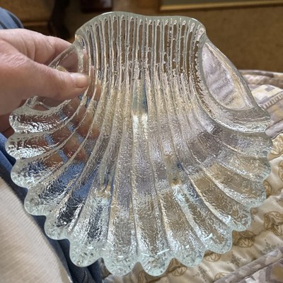 Mid Century Modern Pilgrim Glass Scalloped Shell Bowl