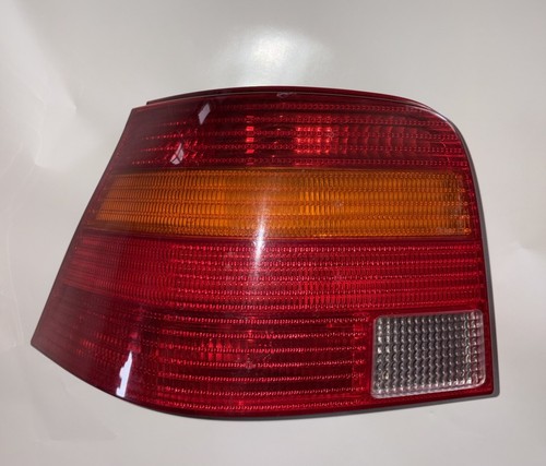 ORIGINAL VW VOLKSWAGEN GOLF 4 RÜCKLICHT BREMSLICHT HINTEN LINKS 1J6945095Q
