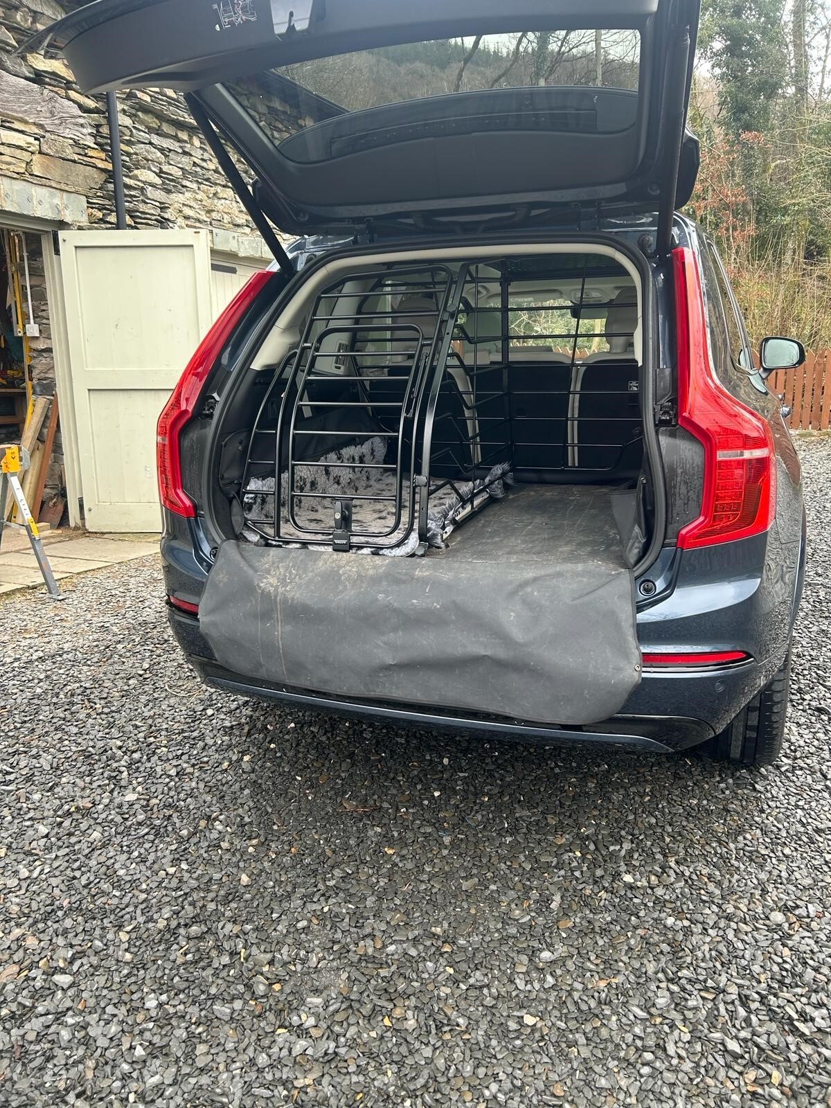 GENUINE Volvo XC90 Protective GrilleDog guard with divider and left side gate eBay