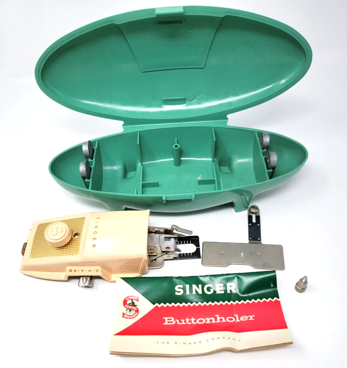 Vintage SINGER Buttonholer 2482607 Sewing Machine Attachment 4 Templates & Case