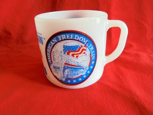 Vtg Federal Milk Glass American Freedom Train Bicentennial Journey Coffee Mug