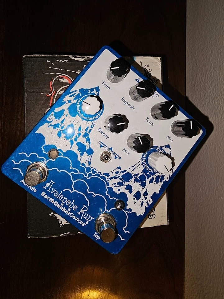 Earthquaker Devices Avalanche Run v2 w/ Box & Bag - Image 2 of 4