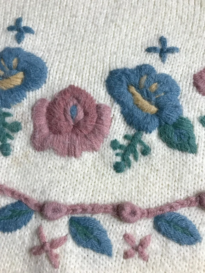 Suéter Crystal Kobe, Para Mujer Talla Grande, Crema, Bordado, Floral, Pullover Foto 4 de 4