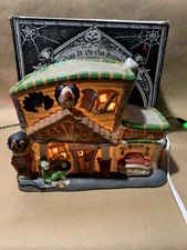MIDWEST CREEPY HOLLOW GASP N' GO GAS STATION WITH ORIGINAL BOX