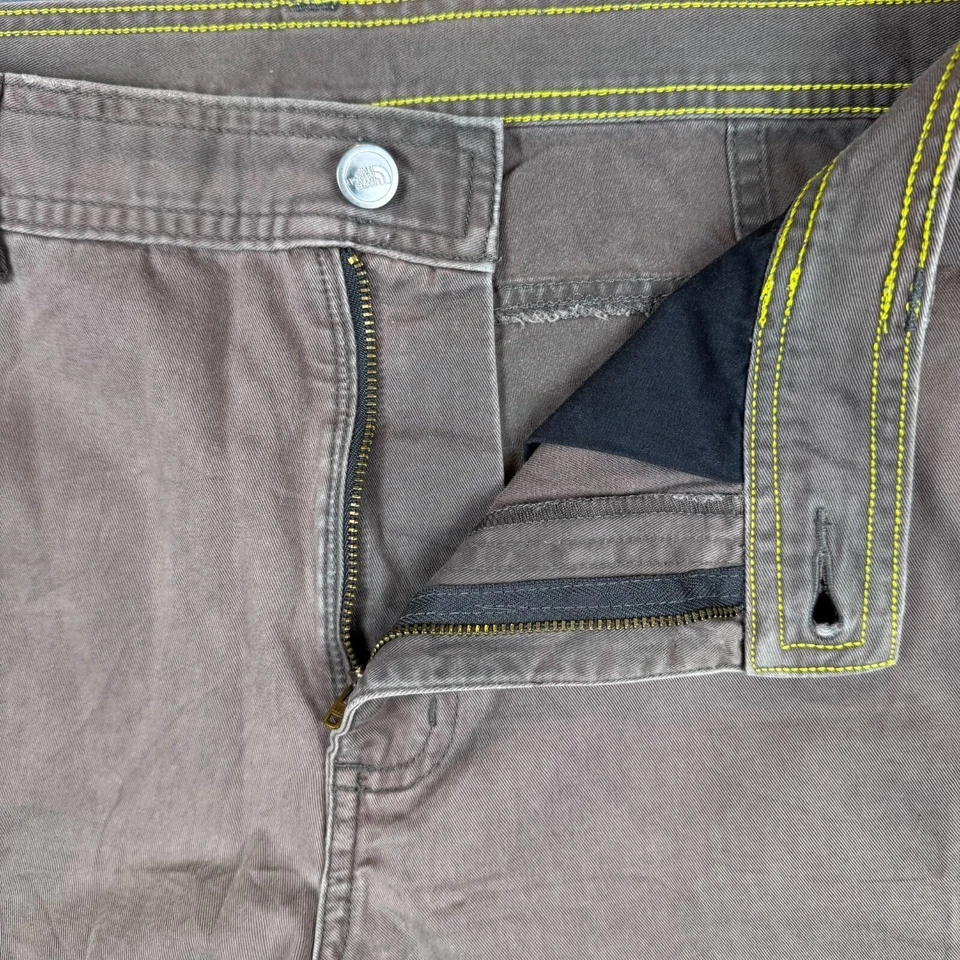 Pantalones Cortos Chinos The North Face Para Hombre Talla 34 Largos Marrón Bolsillos Exterior Frente Plano Foto 3 de 4
