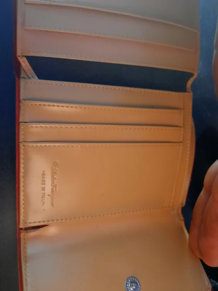 Carteira bifold Salvatore Ferragamo couro vermelho - Imagem 3 de 4