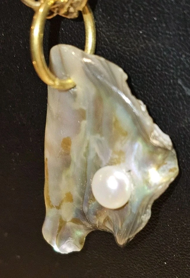 Hermoso colgante de perlas barrocas de forma orgánica Foto 4 de 4