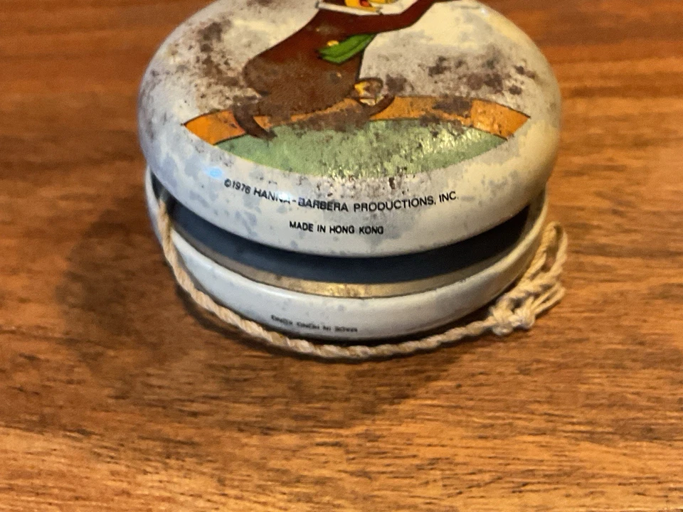 VINTAGE YOGI-BEAR ON SCOOTER YOYO 1976 HANNA BARBERA MADE IN HONG KONG Used - Image 4 of 4