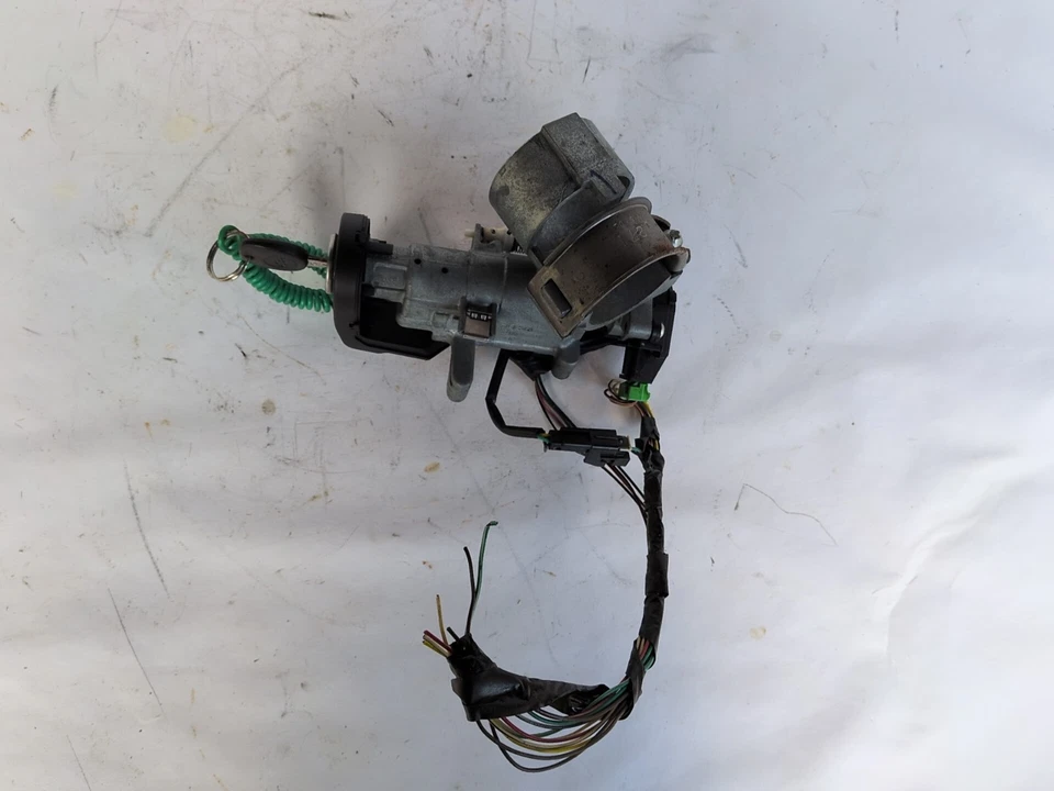 2005 - 2010 雪佛兰钴点火开关带固定器和钥匙外壳完整 — 第 2/4 张图片