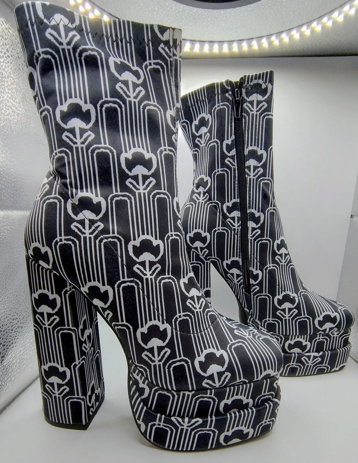 Botte plateforme nylon fleurie noir et blanc Public Desire taille 7