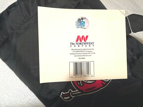 TAMPA BAY BUCCANEERS FOLD AWAY THROW BLANKET PICNIC TOTE PACKABLE COMPACT NWT - Picture 3 of 3