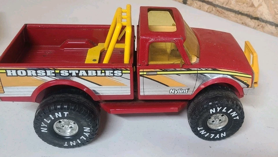 NYLINT METAL FORD TRUCK AND HORSE TRAILER NYLINT STABLES - Image 4 of 4