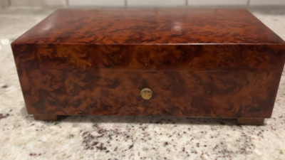 REUGE SAINTE CROIX Beautiful Wood Music Box 4/50 Switzerland 4