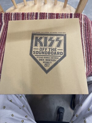 Kiss~Off The Soundboard 2LP~Des Moines November 29 1977~2022 UME~180G~NM/NM