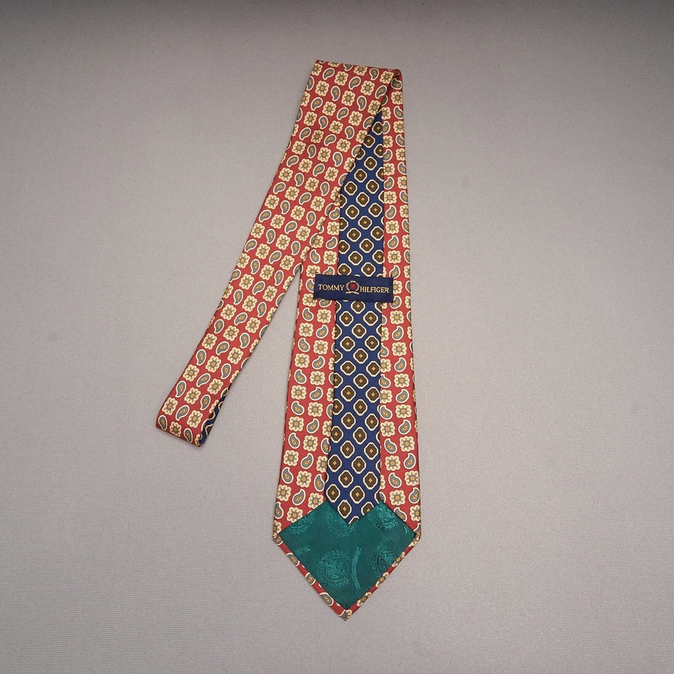Corbata de seda Tommy Hilfiger roja dorada cachemira geométrica 4x57 Foto 4 de 4