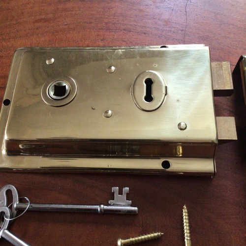 POLISHED BRASS Old vintage retro style door rim lock 2 Keys Restoration - Picture 3 of 8