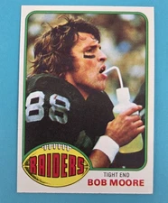 1976 Topps #528 Bob Moore Oakland Raiders FOOTBALL Card 4G