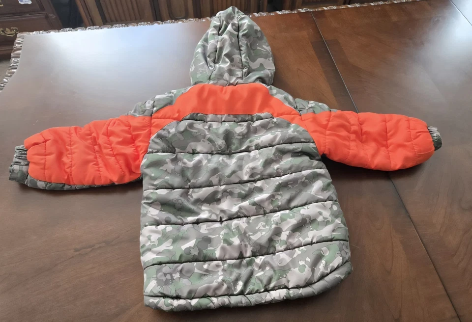 Abrigo niño pre-amado talla 5-6 en camuflaje y naranja Foto 2 de 2