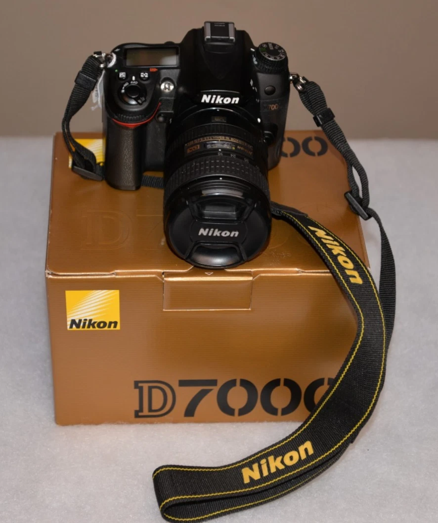Nikon D7000 約9943回 18-105VR 望遠レンズ バック付 Nikon D7000 レンズ付 18-105mm 【公式通販】