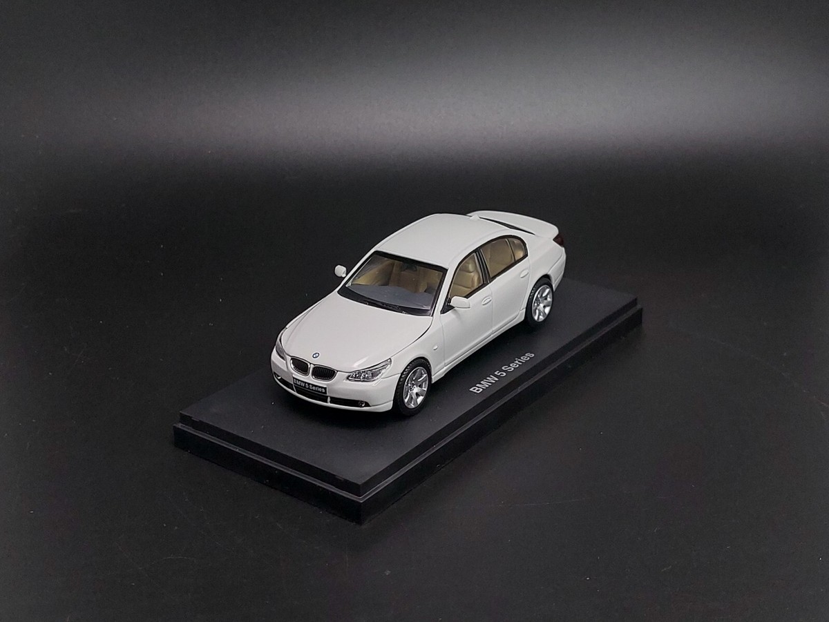 オートアート 1/43 BMW M535i ホワイト BMW M535i (e12) White 1:43 S1579 SPARK diecast model car